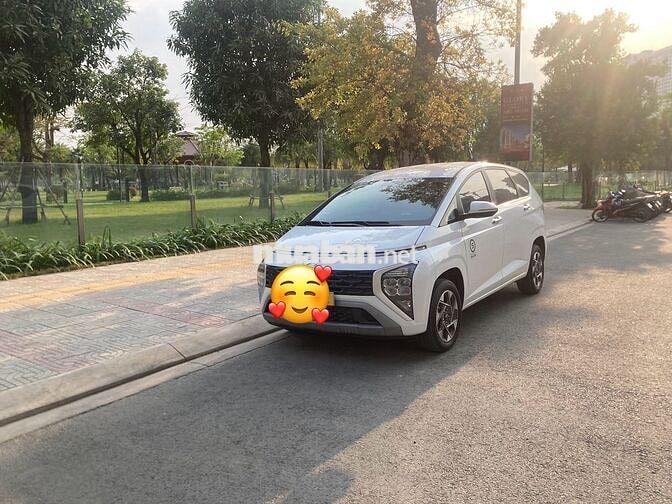 Hyundai Stargazer Cao cấp Trắng SX 2022 ĐK 2023