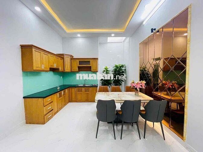 Bán căn nhà xinh gần ngay ngã tư ga có sân oto giá dưới 5 tỷ