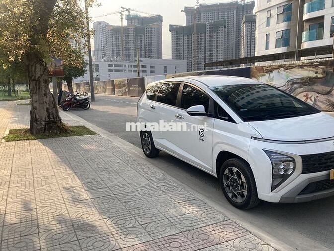 Hyundai Stargazer Cao cấp Trắng SX 2022 ĐK 2023
