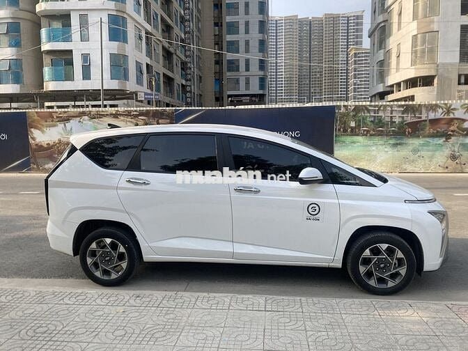 Hyundai Stargazer Cao cấp Trắng SX 2022 ĐK 2023