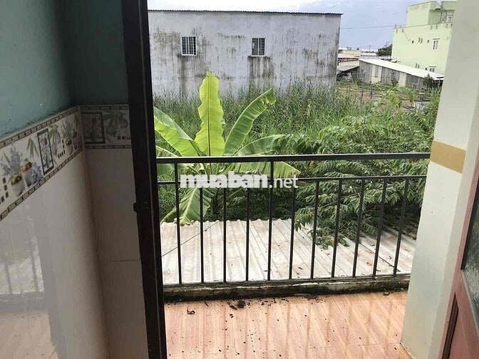 nhà bán 600tr gần ngã 3 Long hậu