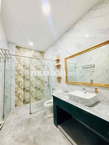 bán nhà trệt 2 lầu hoàn công đường nhựa 12m,vỉa hè gần vincom 550