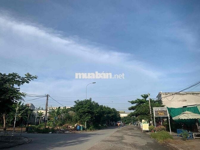 Bán đất mặt tiền đường 24m, vị trí kinh doanh sung nhất Long Hậu