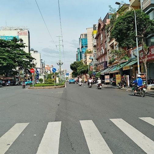 Mặt tiền Phan Xích Long (4 tầng ngang lớn 8,2m. Dài 3m). Giá 11,6 Tỷ