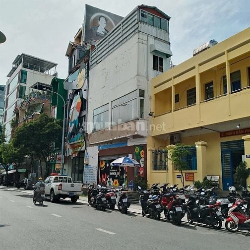 Mặt tiền Phan Xích Long (4 tầng ngang lớn 8,2m. Dài 3m). Giá 11,6 Tỷ