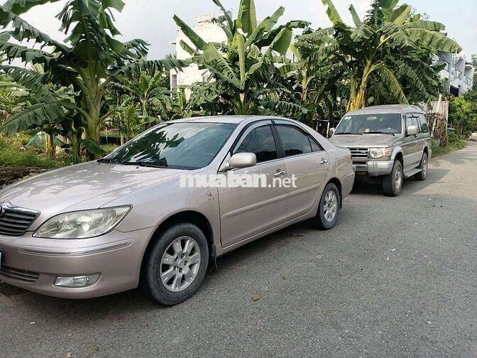Toyota Camry hồng phấn 240000 km