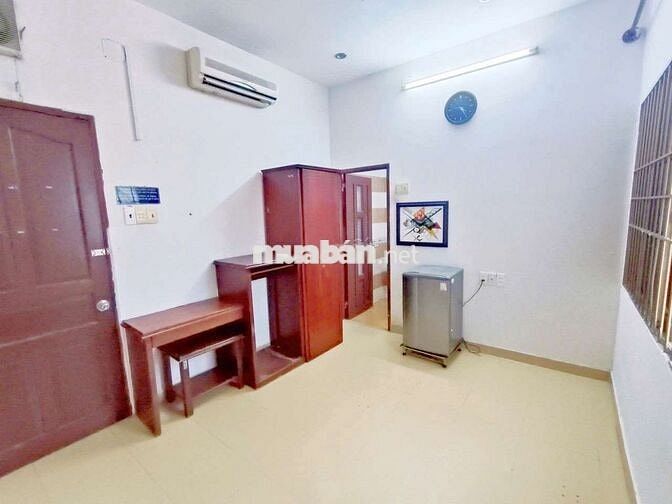 Phòng trọ sinh viên - Cửa sổ - Toilet riêng gần vòng xoay Lê Đại Hành