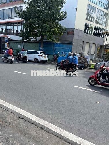 nhà cách đường Trần Phú q5 30m