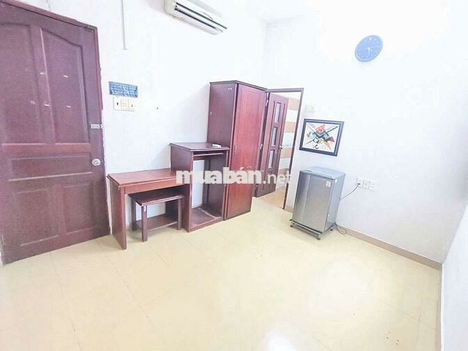 Phòng trọ sinh viên - Cửa sổ - Toilet riêng gần vòng xoay Lê Đại Hành