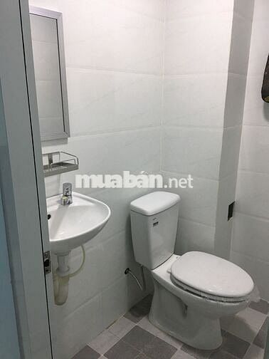 Phòng mới đẹp như hình ngay chợ bà chiểu có ban công, cửa sổ, bếp, WC