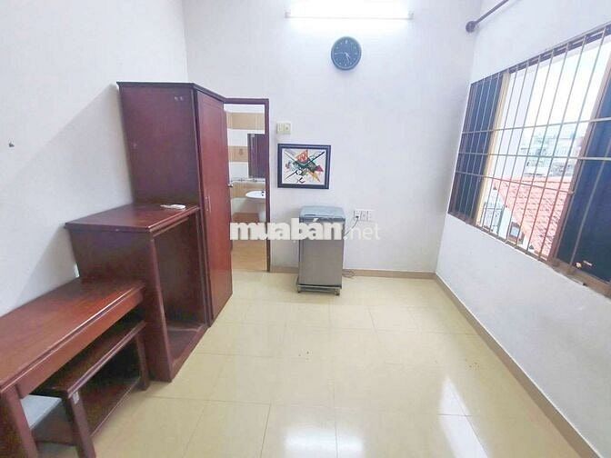 Phòng trọ sinh viên - Cửa sổ - Toilet riêng gần vòng xoay Lê Đại Hành