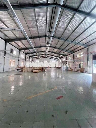 MẶT TIỀN KHO XƯỞNG( 2.500m2 ) NỀN EPOXY ( CONTAIENR