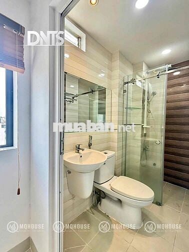 Căn Hộ Cao Cấp 2PN balcony cửa sổ view Thành Phố. Gần chợ Bến Thành