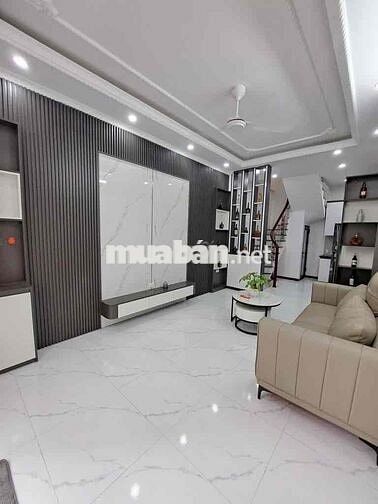 Phố Nguyễn Khoái Ô tô Vào Nhà - Mới Lô Góc 35n -5 T Giá chào 5,88 tỷ