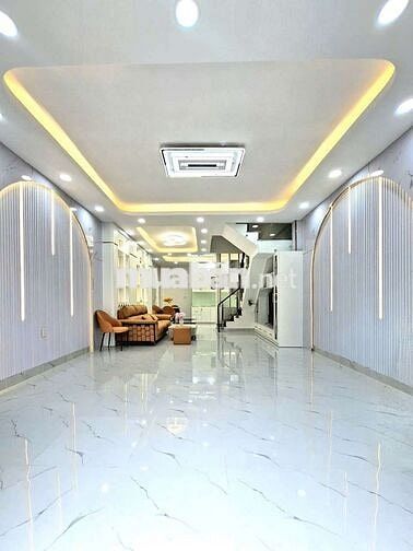 Cần bán nhà đường xe hơi ngay trung tâm