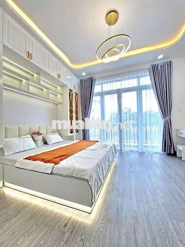 Cần bán nhà đường xe hơi ngay trung tâm