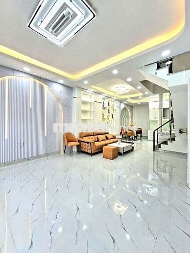 Cần bán nhà đường xe hơi ngay trung tâm