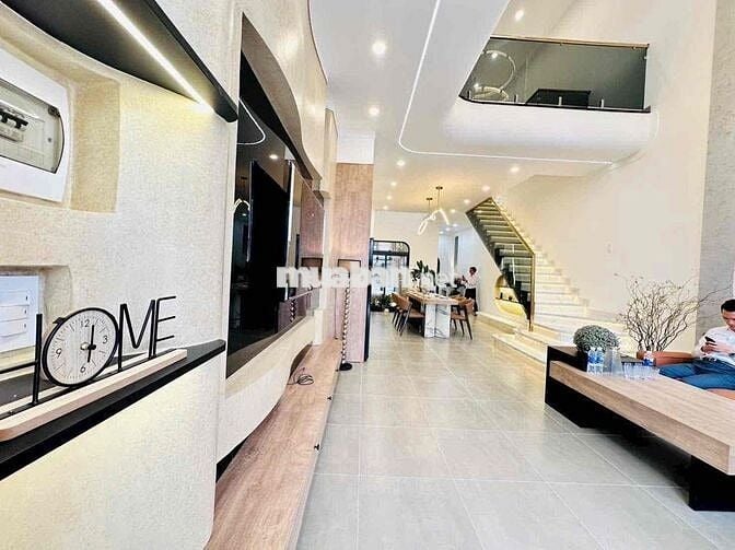 NHÀ FULL NỘI THẤT THÔN 2 CHÂU SƠN CƯ ÊBUR