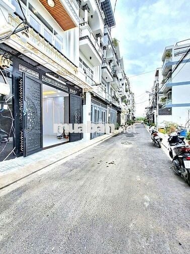 Cần bán nhà đường xe hơi ngay trung tâm