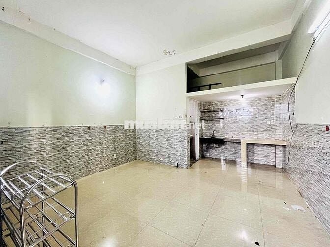 TRỐNG LẠI 2PHÒNG SIÊU RỘNG 30m2 Giá Chỉ 2trx Máy Lạnh Ngay Đông Bắc