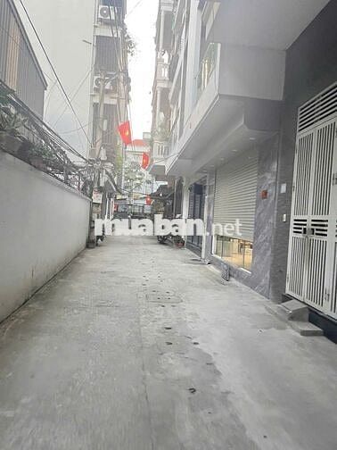 Nhà phân lô Văn Quán, ô tô tránh trước cửa,gần hồ, sổ đỏ vuông vắn