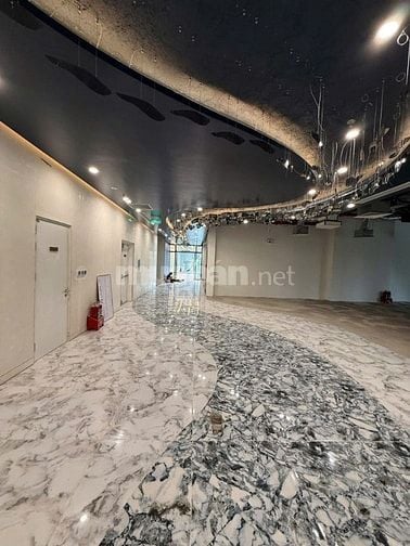 Sàn văn phòng hạng A 138-245m2 tại 136 Hồ Tùng Mậu bàn giao ngay