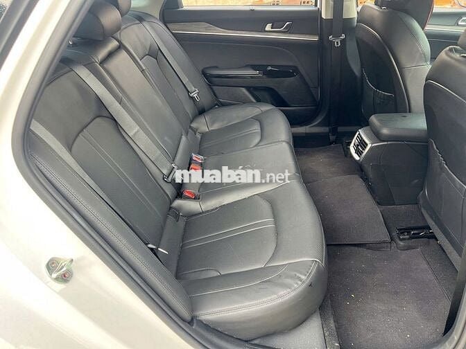 Kia K5 đăng ký tháng 10/2024 đi mới 8.000 km