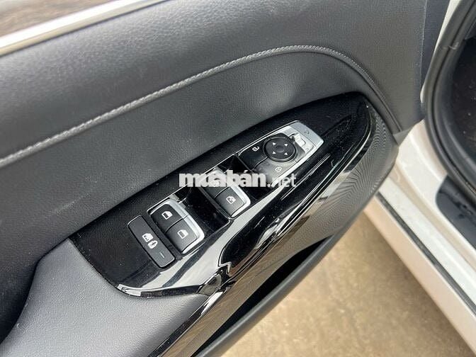 Kia K5 đăng ký tháng 10/2024 đi mới 8.000 km