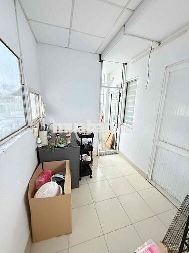 phòng ngủ tách bếp riêng biệt, có ban công