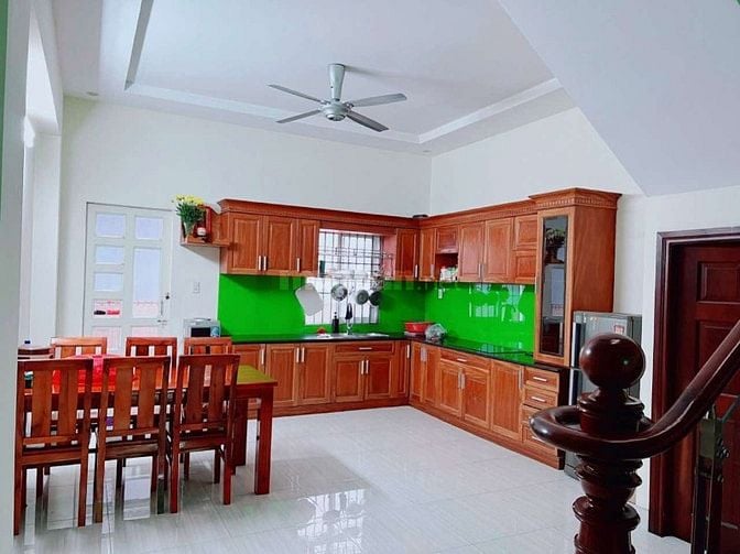 Chủ bán gấp biệt thự 110m2 giá 3tỷ8 gần vòng xoay Phú Hữu,Quận 9 có sổ