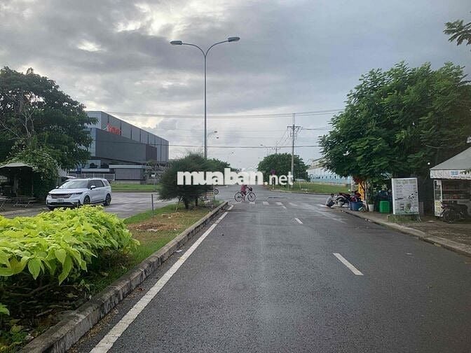 Cần bán 1 nền 100m2 mặt chợ Long Hậu, vị trí kinh doanh ngay