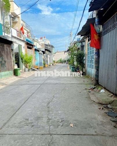 Nhà 1/ Chiến Lược P.BTĐ 4.28x11= 45.1 m2 C4 4tỷ 200 Hẻm 6m hg Đông