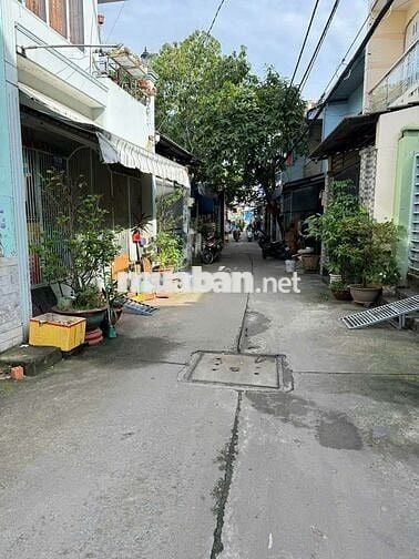 Nhà 1/ Chiến Lược P.BTĐ 4.28x11= 45.1 m2 C4 4tỷ 200 Hẻm 6m hg Đông