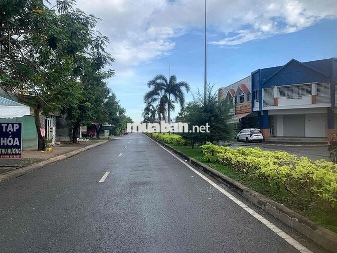 Cần bán 1 nền 100m2 mặt chợ Long Hậu, vị trí kinh doanh ngay