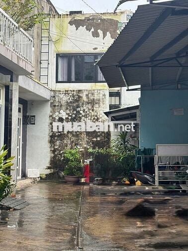 Nhà cấp 4 dt71m2 có 1 lững 2pn có 2 mặt hẻm 5m Hương Lộ 3,Q. Bình Tân