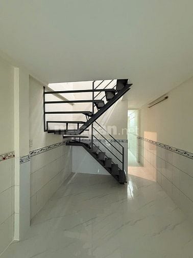 Cho thuê nhà MT số 111 Tân Hóa, P14, Q6 cũ 3m x 17m , trệt, gác suốt