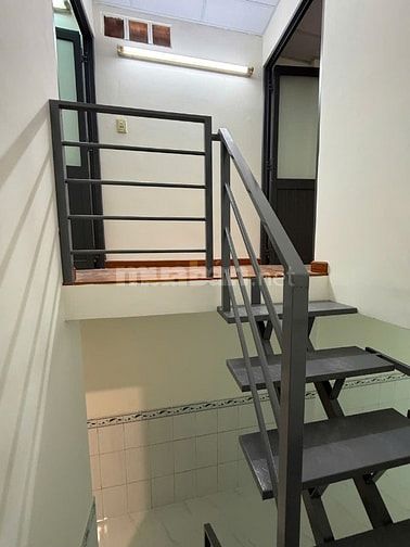 Cho thuê nhà MT số 111 Tân Hóa, P14, Q6 cũ 3m x 17m , trệt, gác suốt