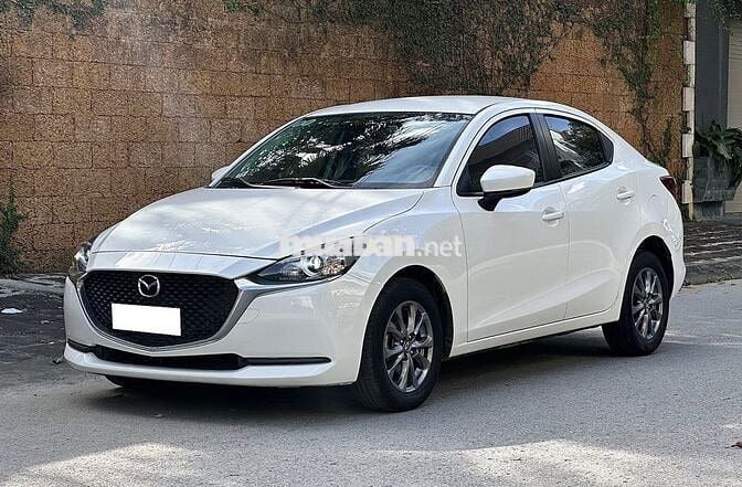 Bán xe Mazda2, 2021, số tự động, màu trắng camay.