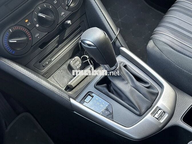 Bán xe Mazda2, 2021, số tự động, màu trắng camay.