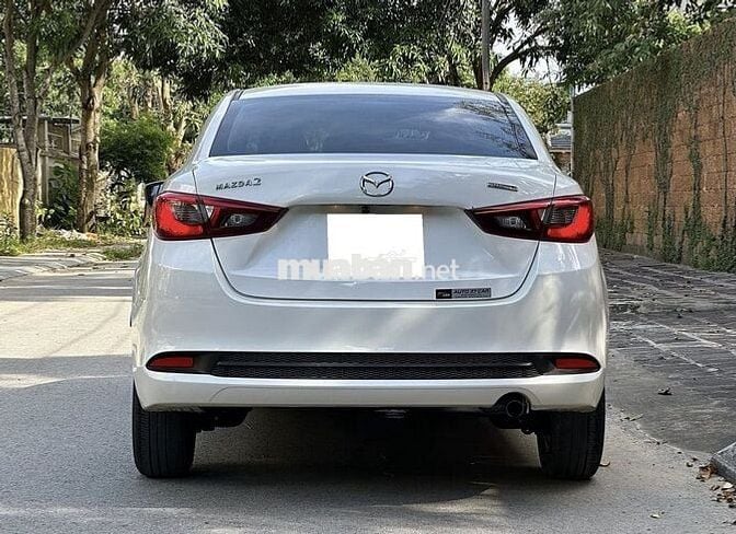 Bán xe Mazda2, 2021, số tự động, màu trắng camay.