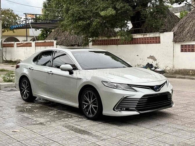 Toyota Camry 2022 2.5HV (Hybrid) - 47000 km