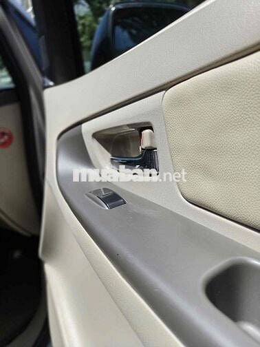 Toyota Innova 2014 2.0G - 124000 km