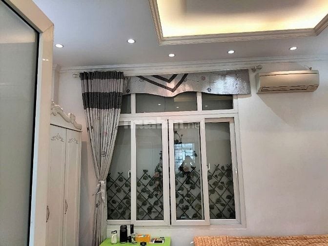 Bán nhà cách mặt phố Khâm Thiên khoảng 6m, ô tô để phố. MT> 4,6m;