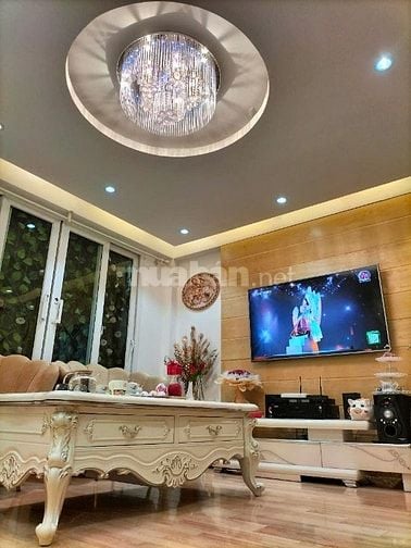 Bán nhà cách mặt phố Khâm Thiên khoảng 6m, ô tô để phố. MT> 4,6m;