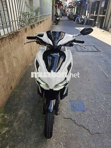 Honda Airblade 125 Trắng đỏ 10.xxx km