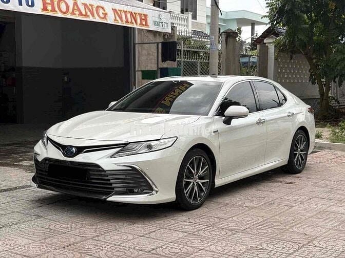 Toyota Camry 2022 2.5HV (Hybrid) - 47000 km