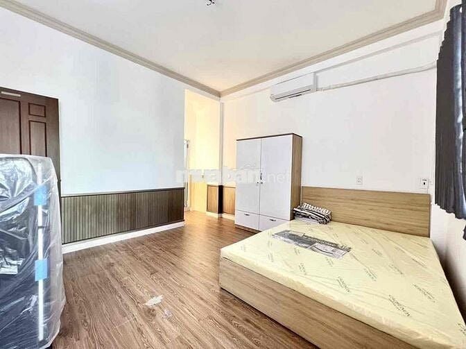 CĂN HỘ QUẬN 4, FULL NỘI THẤT, BAN CÔNG GẦN ĐẠI HỌC LUẬT, CẦU KHÁNH HỘI