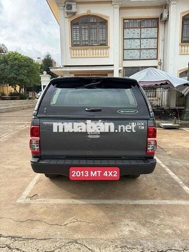 Toyota Hilux 2013 2.5E 4x2 MT - 100000 km