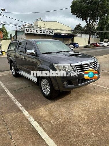 Toyota Hilux 2013 2.5E 4x2 MT - 100000 km