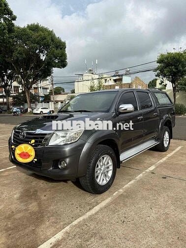 Toyota Hilux 2013 2.5E 4x2 MT - 100000 km